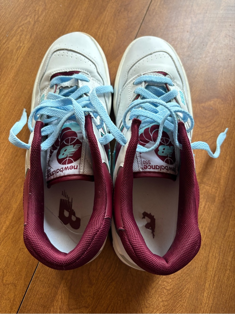 Men’s/Womens New Balance White & Maroon 550 sneakers